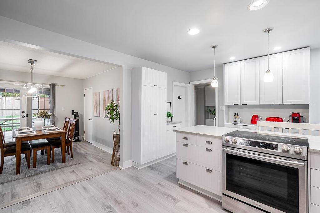 1050 Como Lake Avenue, Coquitlam, BC