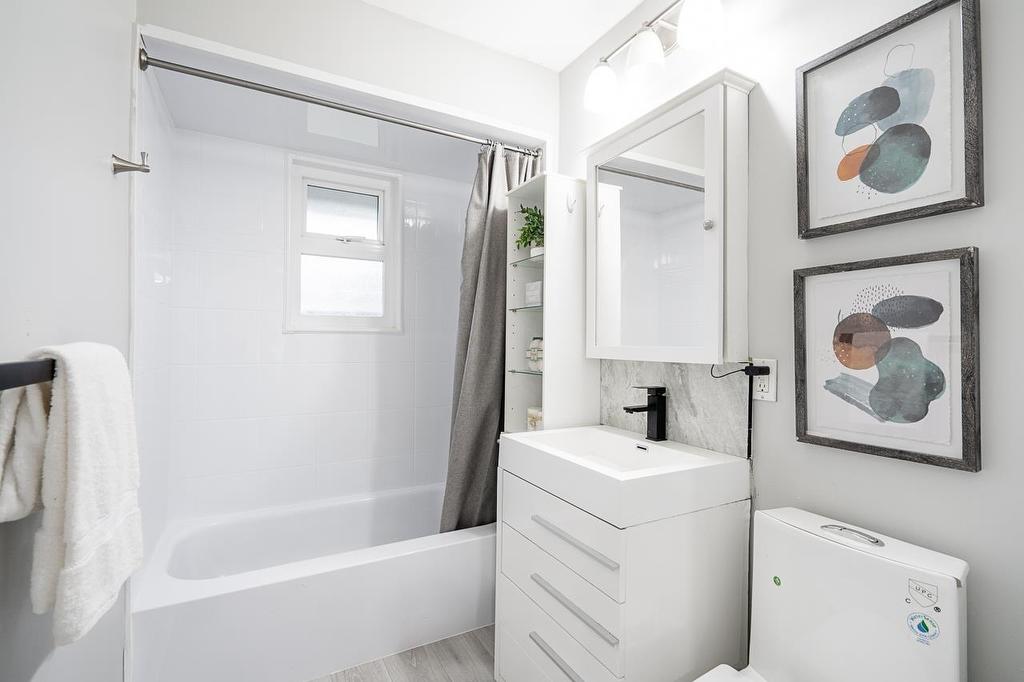 1050 Como Lake Avenue, Coquitlam, BC