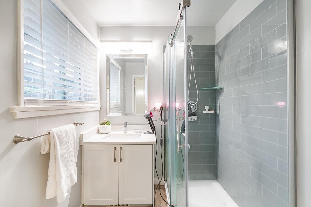 1050 Como Lake Avenue, Coquitlam, BC