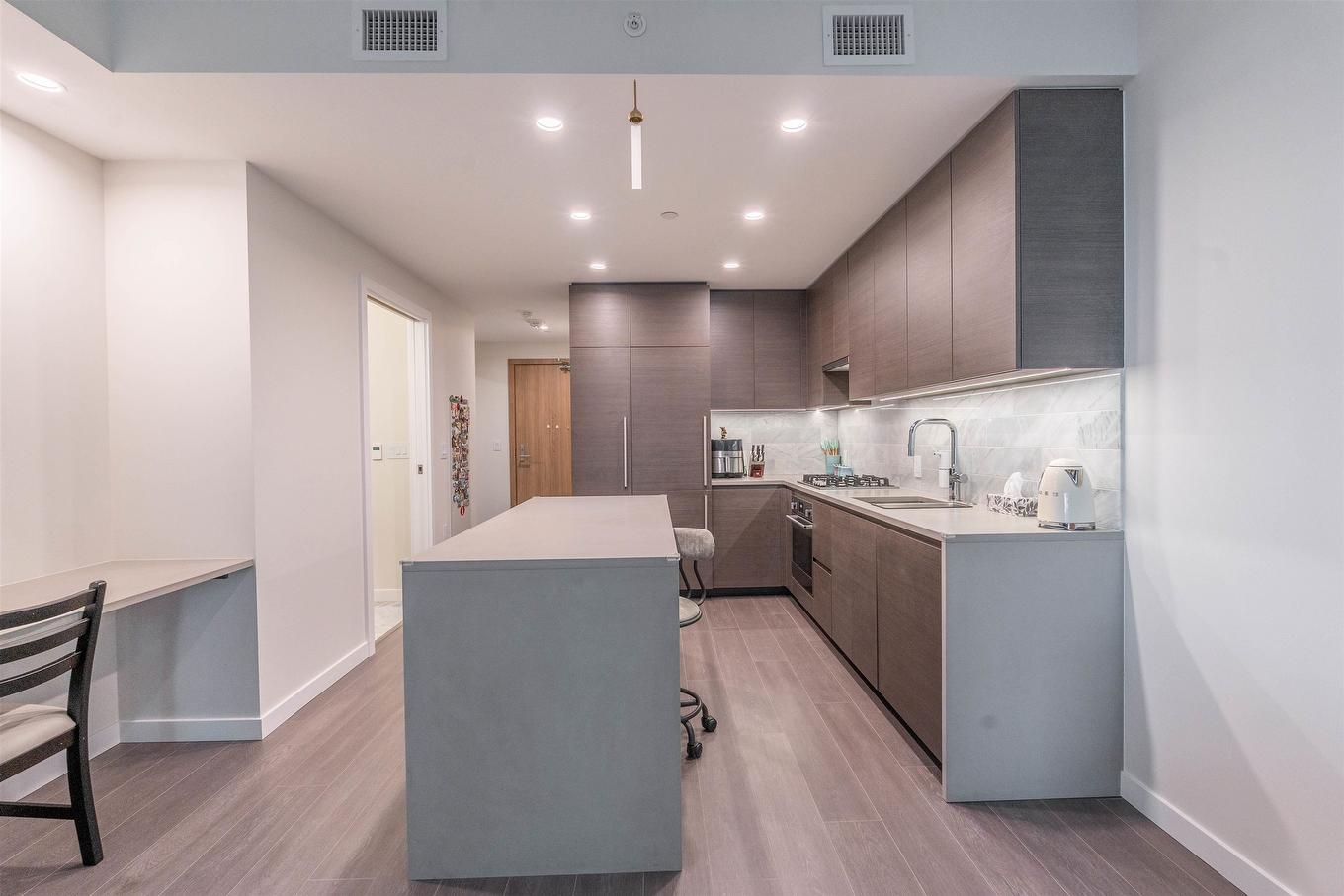 1603-4168 Lougheed Highway, Burnaby, BC