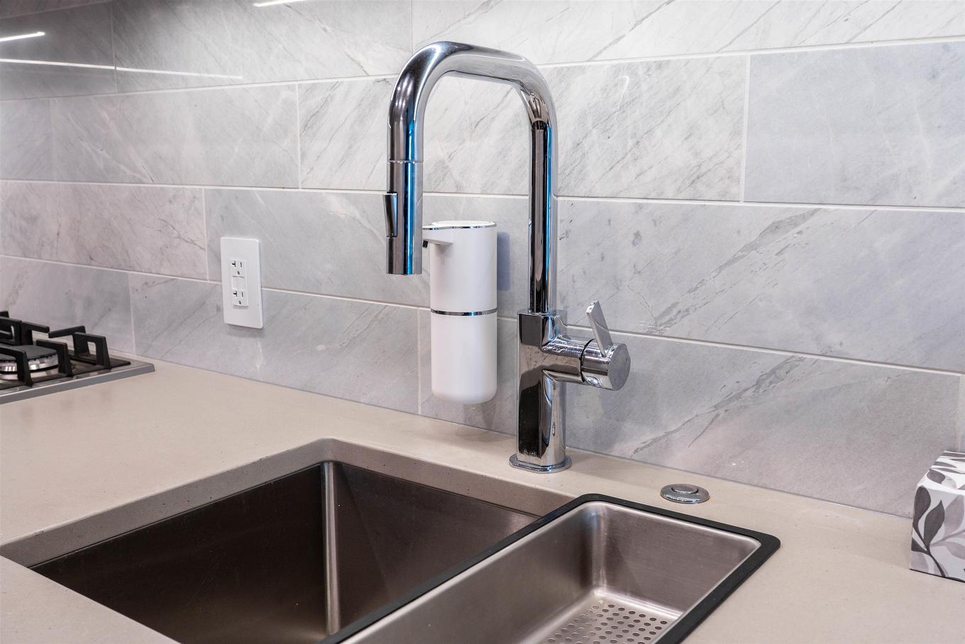 1603-4168 Lougheed Highway, Burnaby, BC