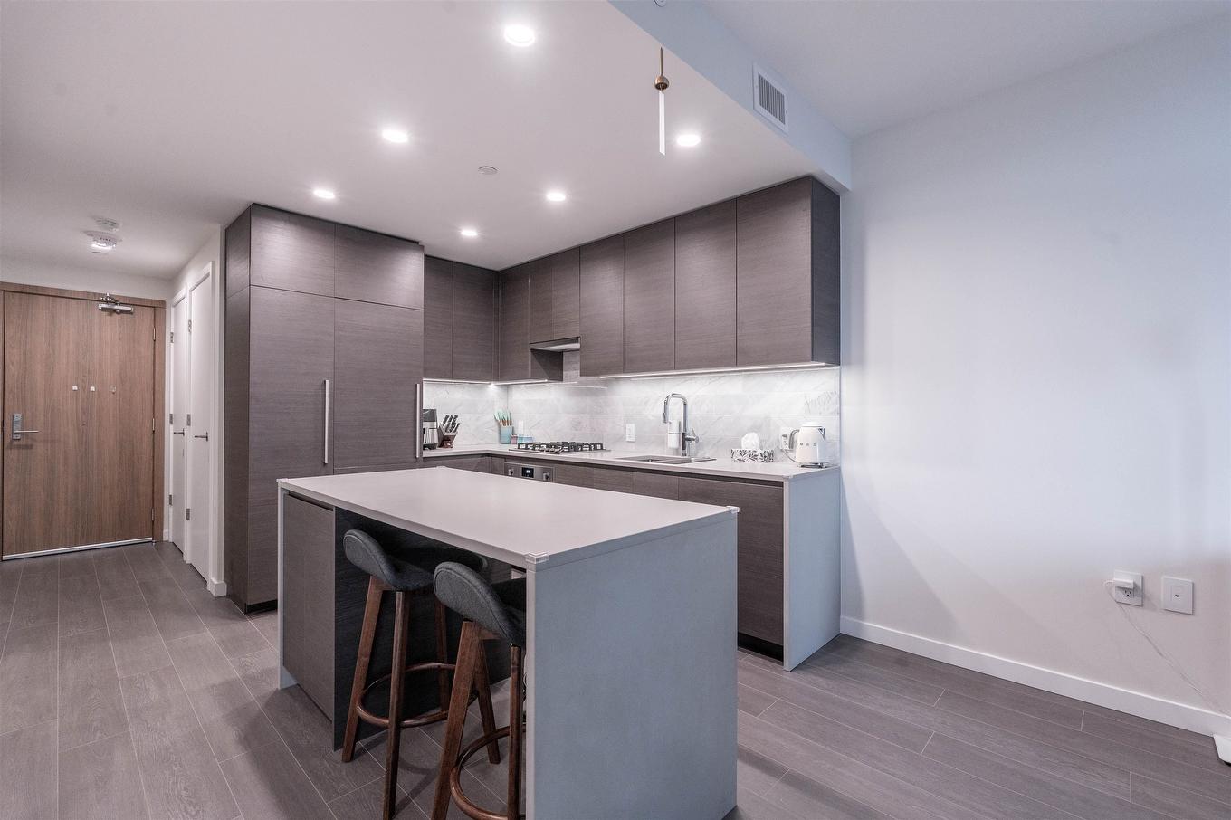 1603-4168 Lougheed Highway, Burnaby, BC