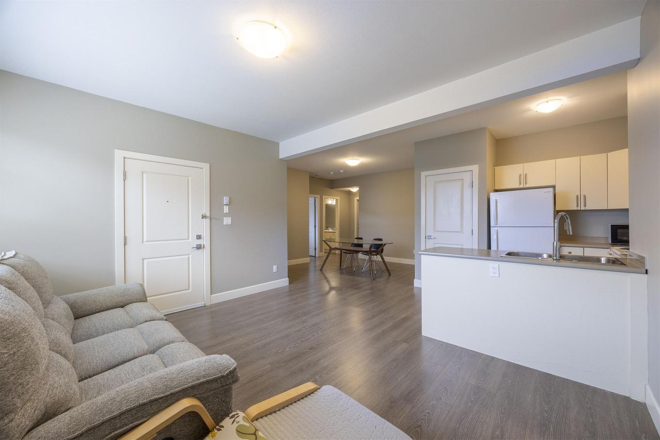 1407 Strawline Hill Street, Coquitlam, BC