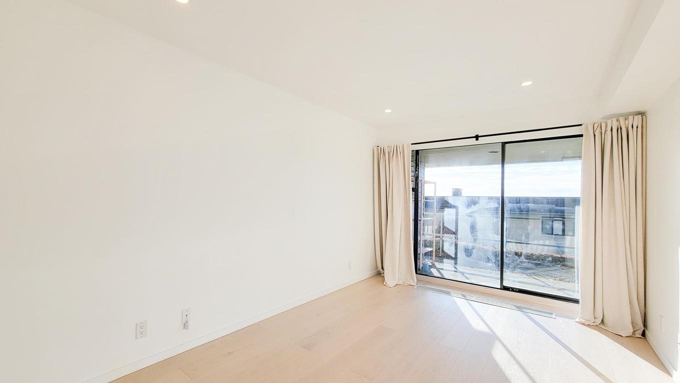 21-2250 Folkestone Way, West Vancouver, BC