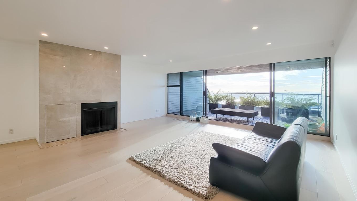 21-2250 Folkestone Way, West Vancouver, BC