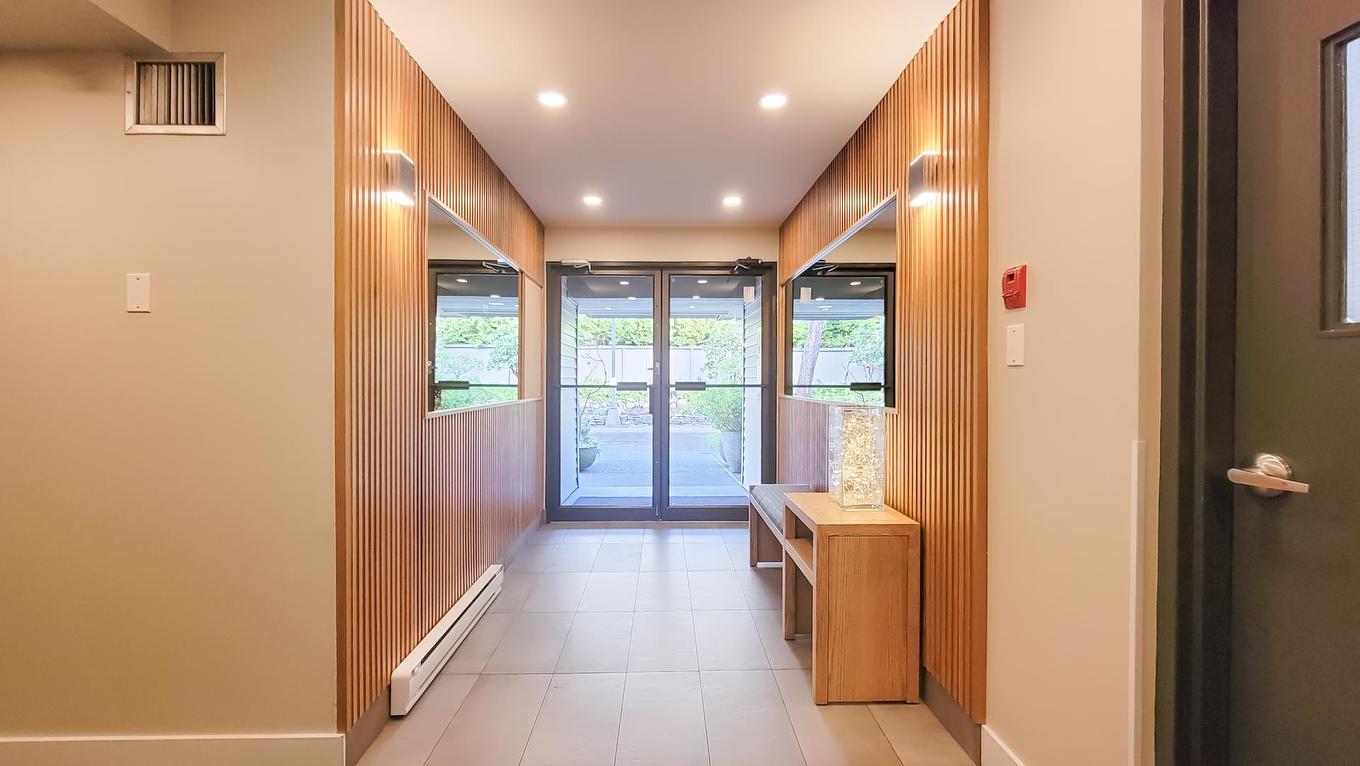 21-2250 Folkestone Way, West Vancouver, BC