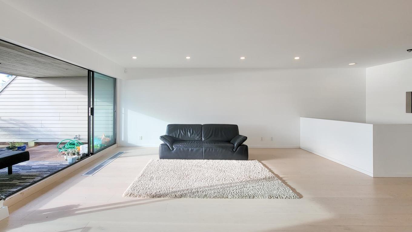 21-2250 Folkestone Way, West Vancouver, BC