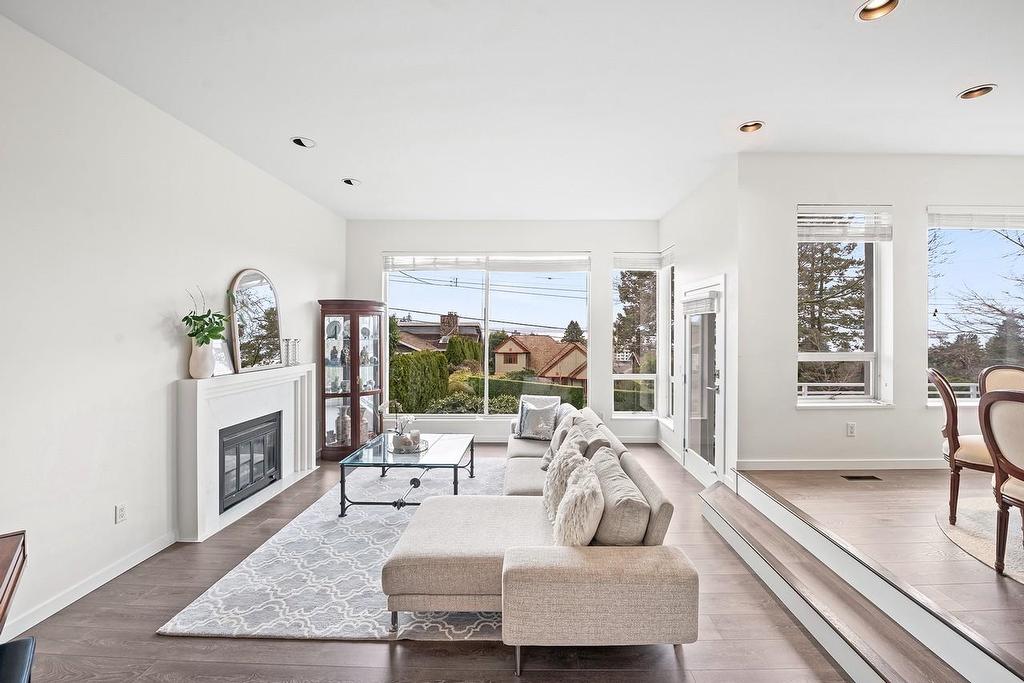 2135 Lawson Avenue, West Vancouver, BC