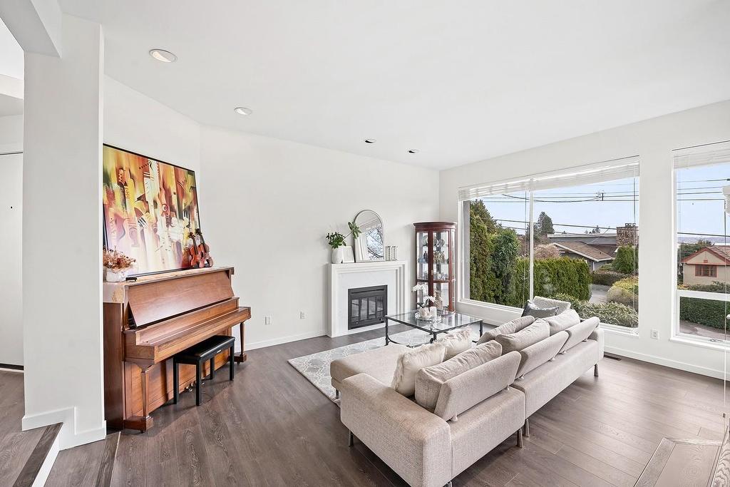 2135 Lawson Avenue, West Vancouver, BC