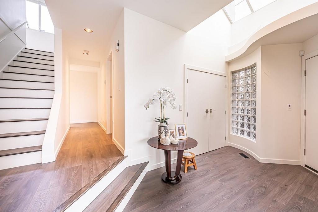 2135 Lawson Avenue, West Vancouver, BC