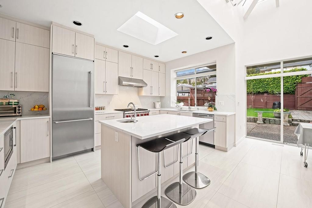 2135 Lawson Avenue, West Vancouver, BC