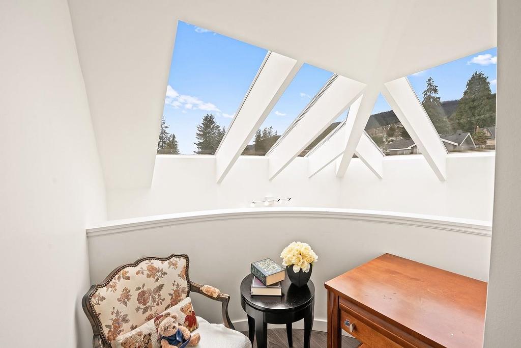 2135 Lawson Avenue, West Vancouver, BC