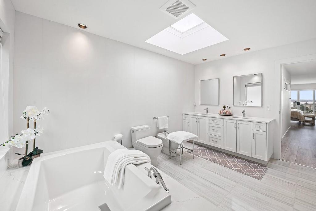 2135 Lawson Avenue, West Vancouver, BC