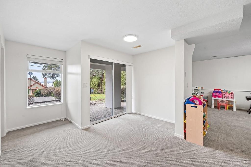 2135 Lawson Avenue, West Vancouver, BC