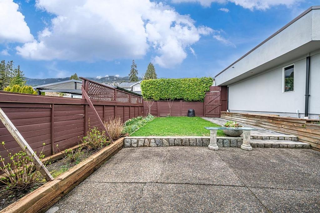 2135 Lawson Avenue, West Vancouver, BC