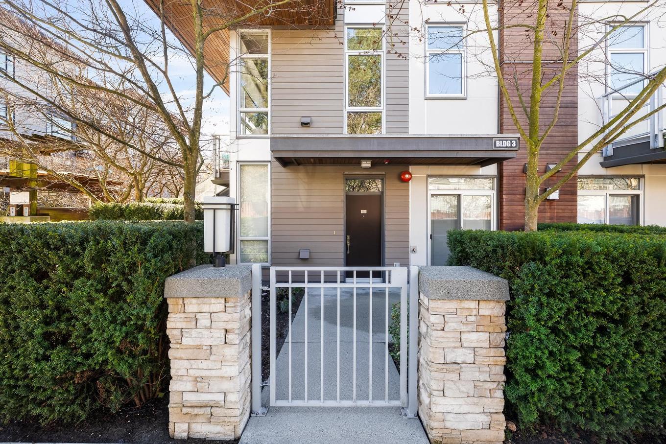 121-735 15Th Street W, North Vancouver, BC