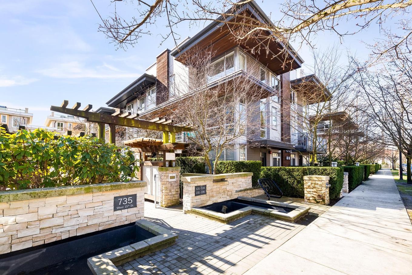 121-735 15Th Street W, North Vancouver, BC