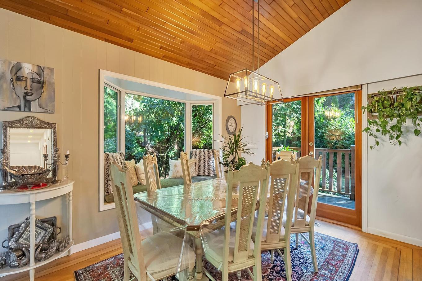 5325 Marine Drive, West Vancouver, BC