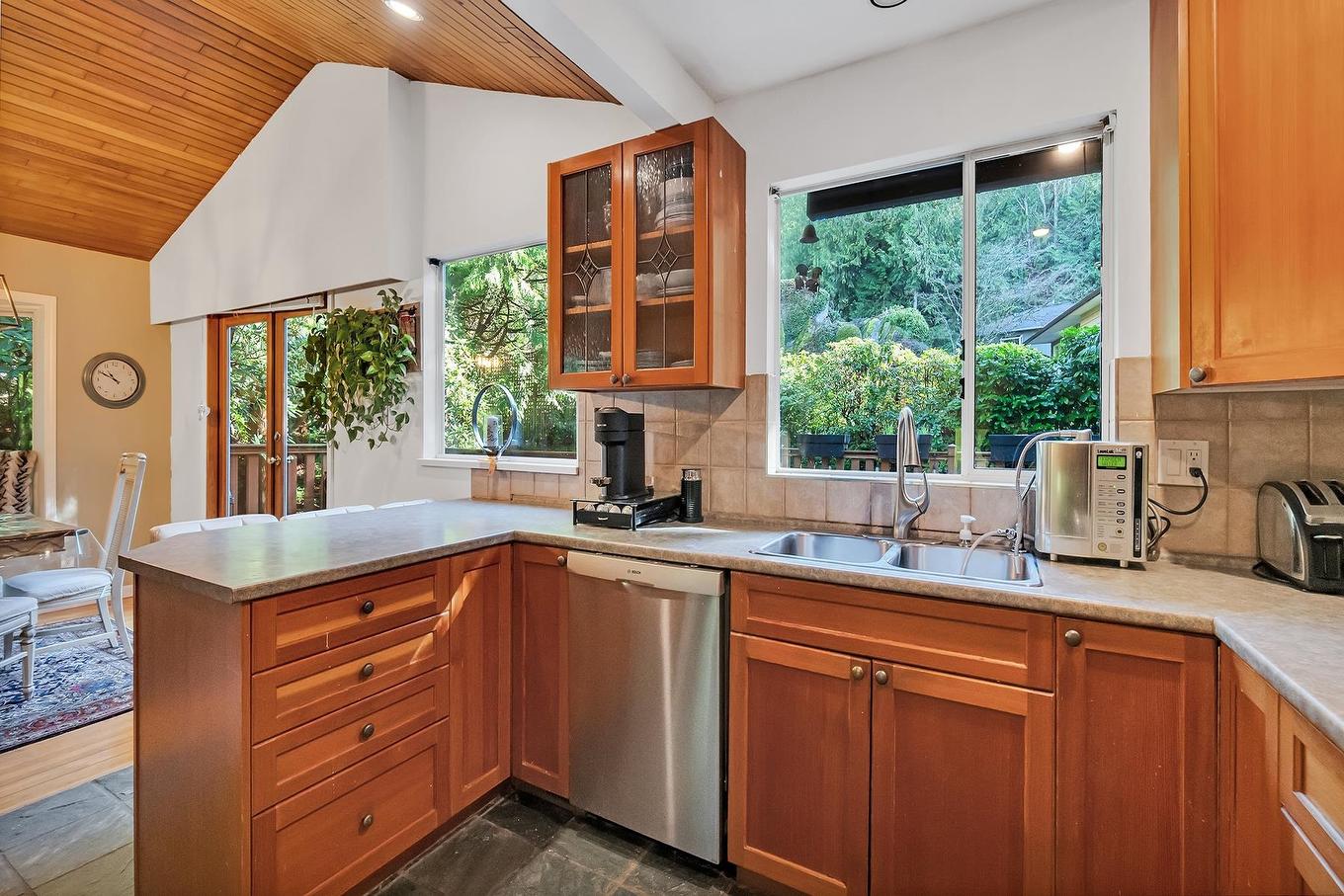 5325 Marine Drive, West Vancouver, BC