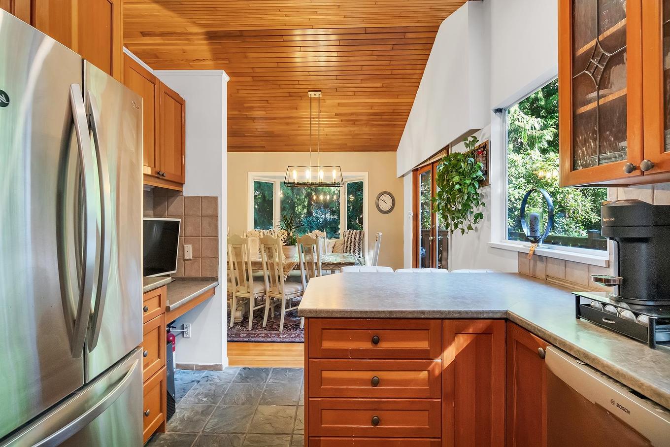 5325 Marine Drive, West Vancouver, BC