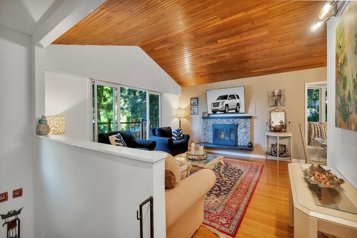 5325 Marine Drive, West Vancouver, BC