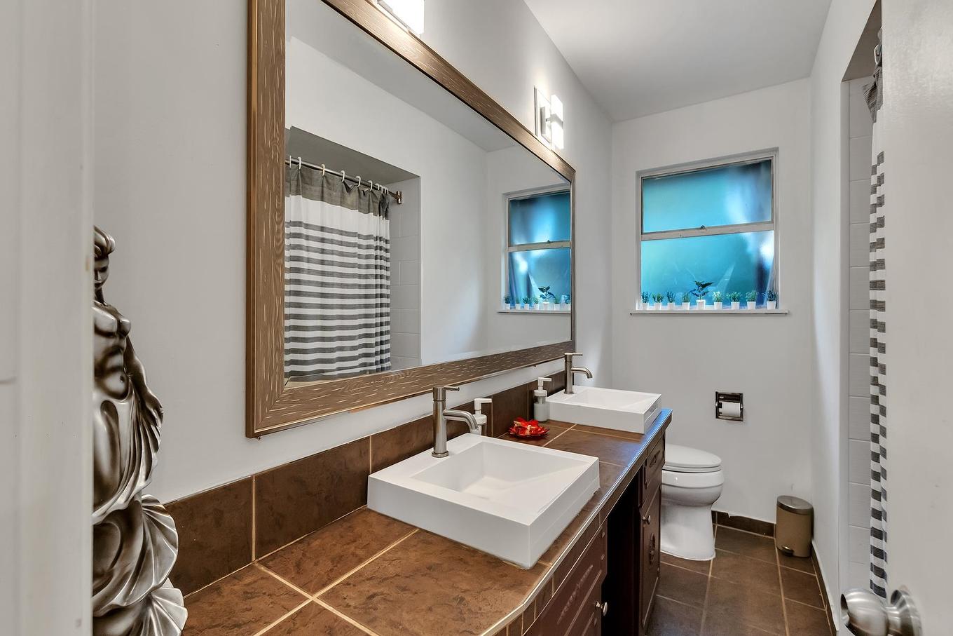 5325 Marine Drive, West Vancouver, BC