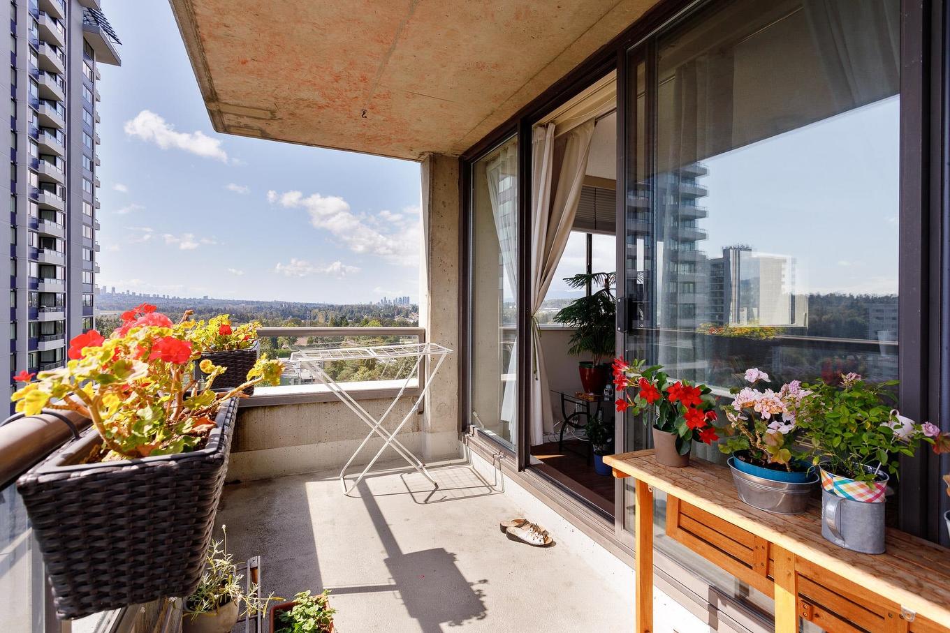 1504-3970 Carrigan Court, Burnaby, BC