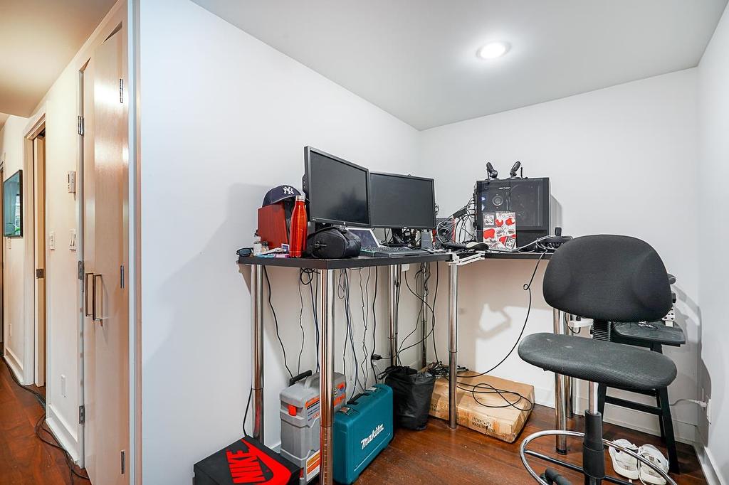 210-1055 Richards Street, Vancouver, BC