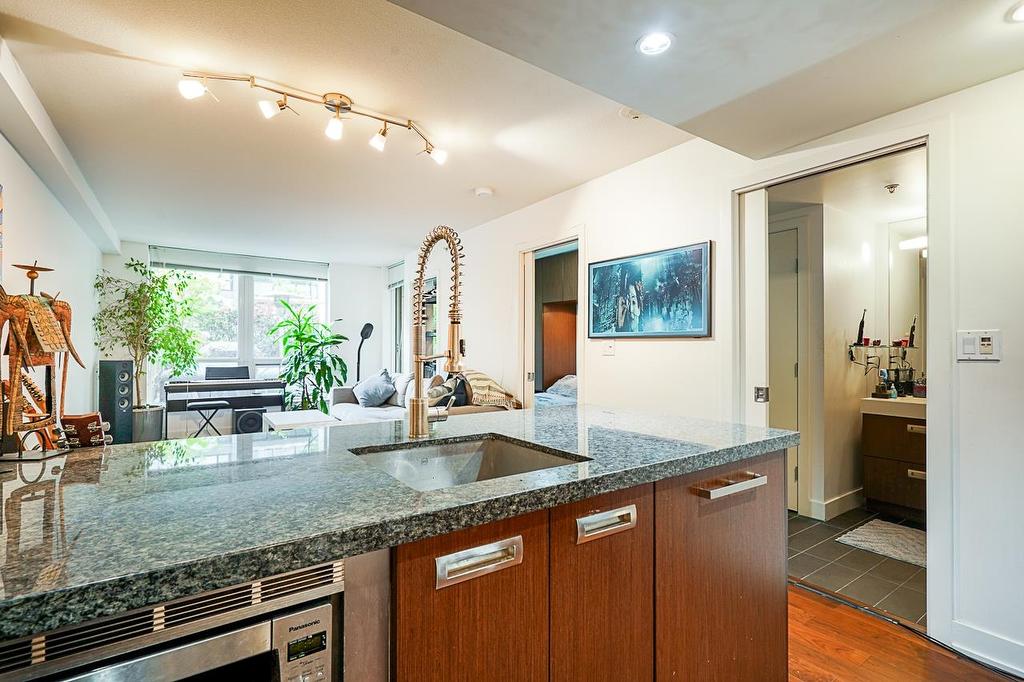 210-1055 Richards Street, Vancouver, BC