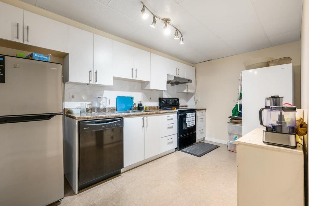 2902 Paul Lake Court, Coquitlam, BC