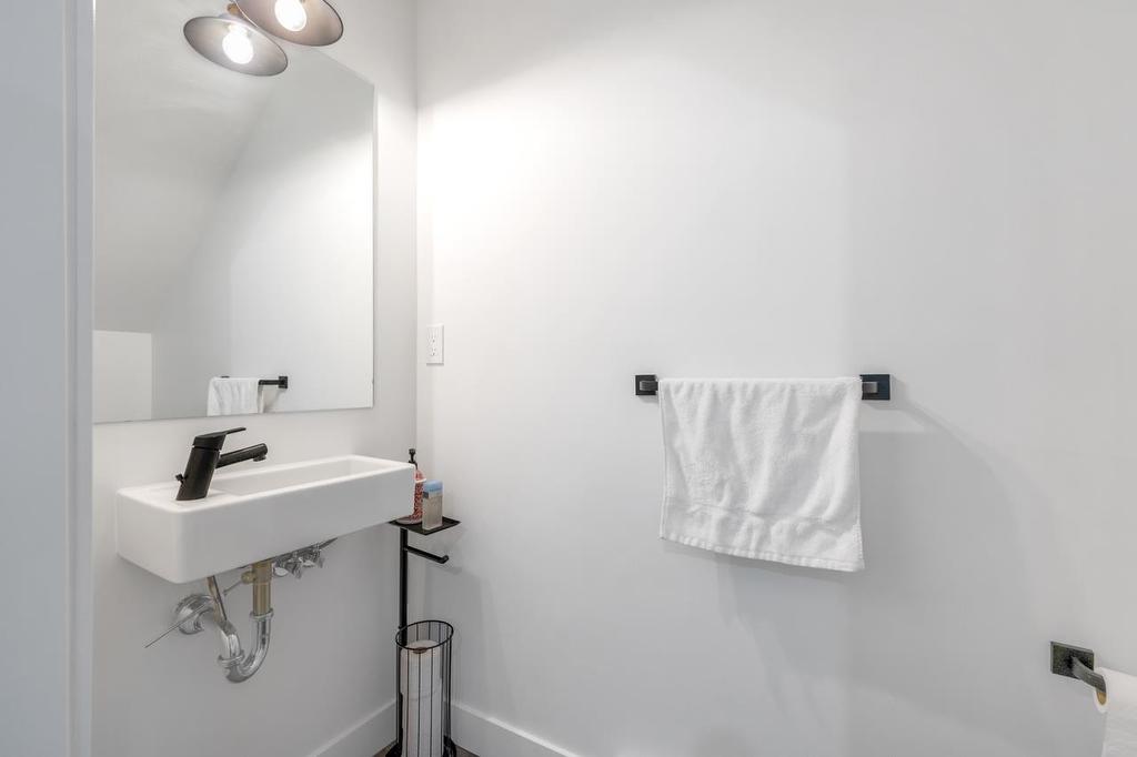 108-707 Robinson Street, Coquitlam, BC