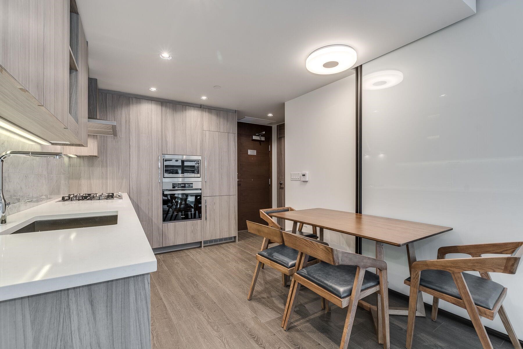 210-89 Nelson, Vancouver, BC