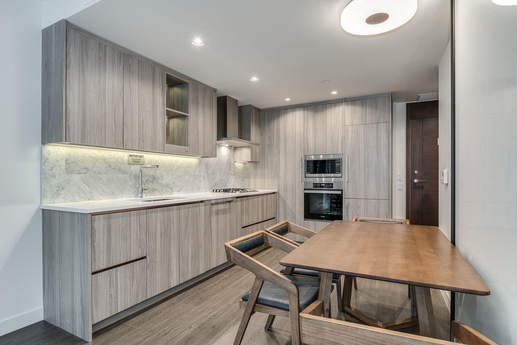 210-89 Nelson, Vancouver, BC