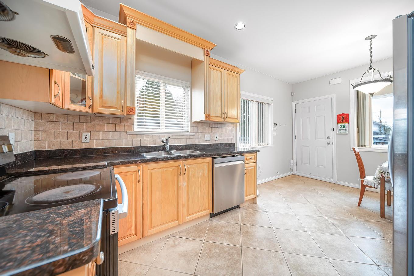 3320 43Rd Avenue E, Vancouver, BC