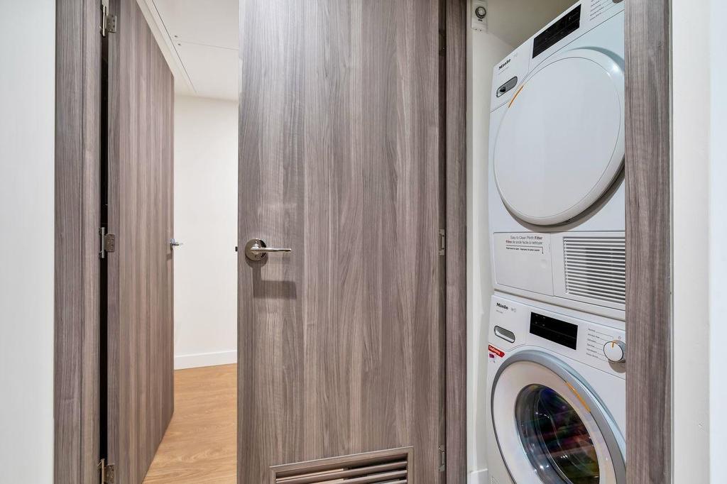 612-89 Nelson Street, Vancouver, BC