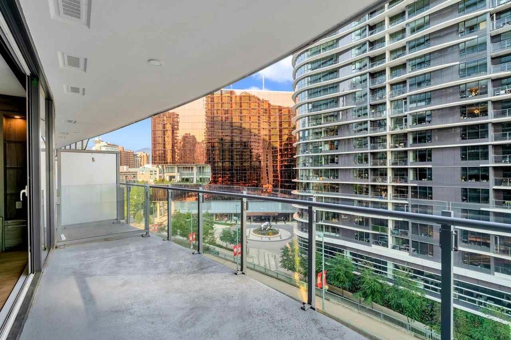 612-89 Nelson Street, Vancouver, BC