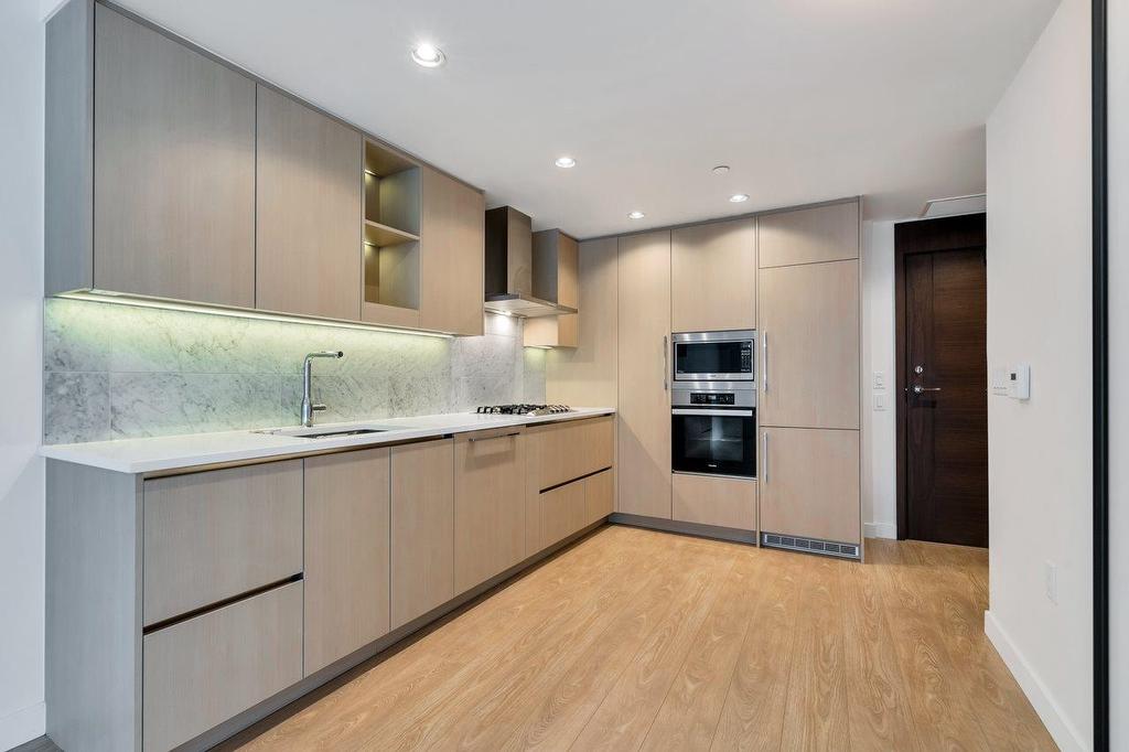 612-89 Nelson Street, Vancouver, BC