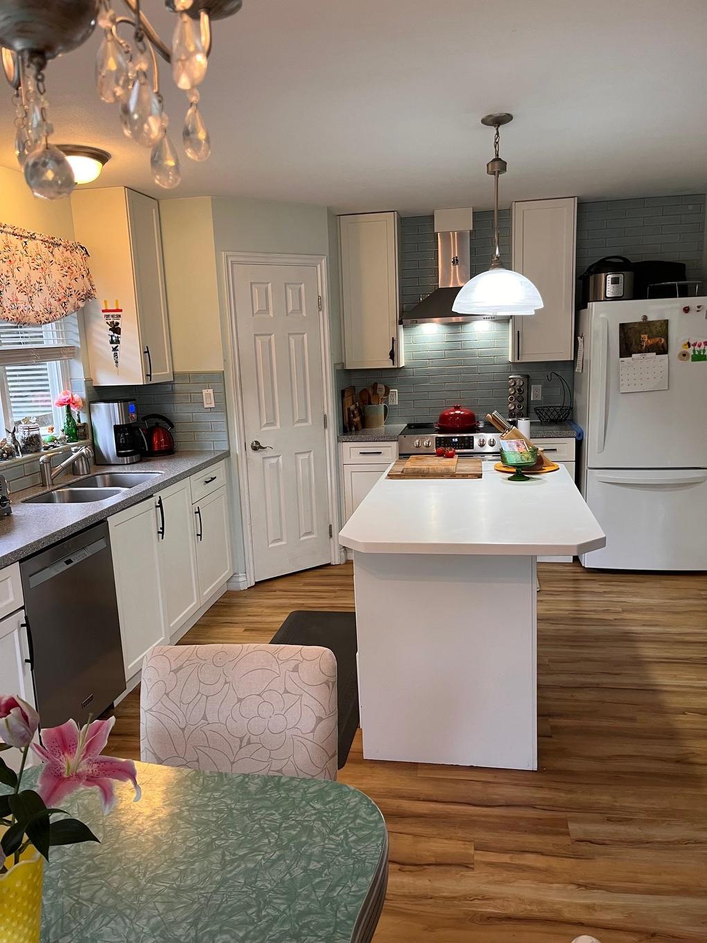 5589 Medusa Place, Sechelt, BC