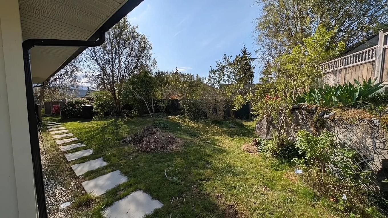 5589 Medusa Place, Sechelt, BC