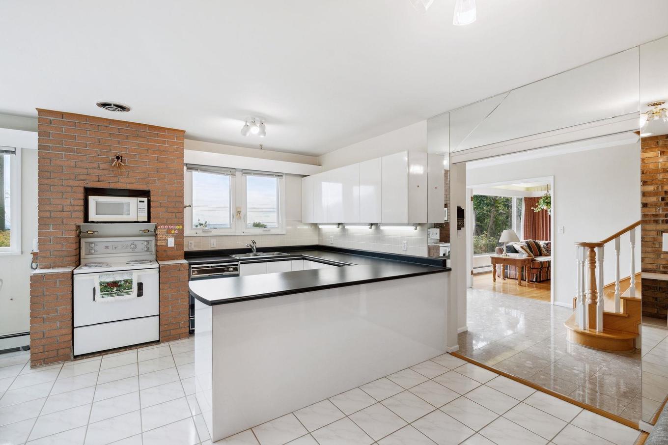 72 Bonnymuir Drive, West Vancouver, BC