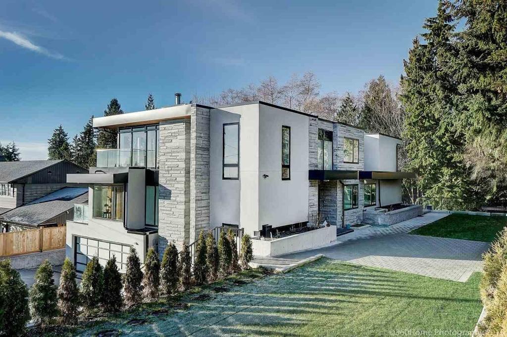 2010 Queens Avenue, West Vancouver, BC