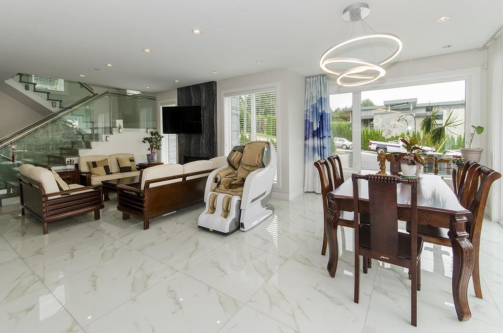 2010 Queens Avenue, West Vancouver, BC