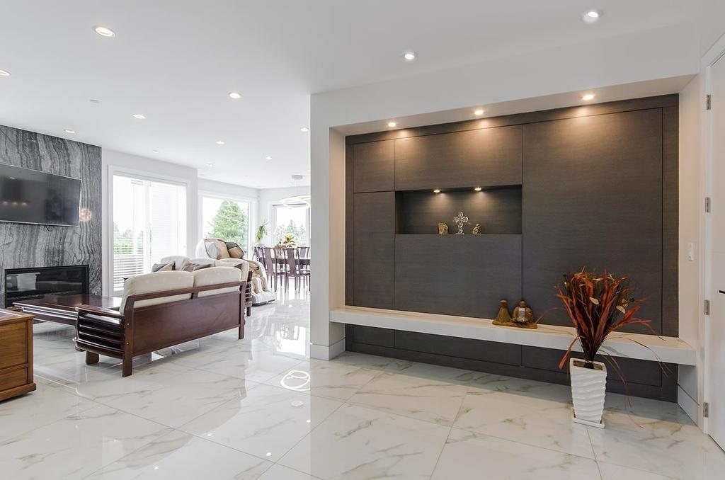 2010 Queens Avenue, West Vancouver, BC