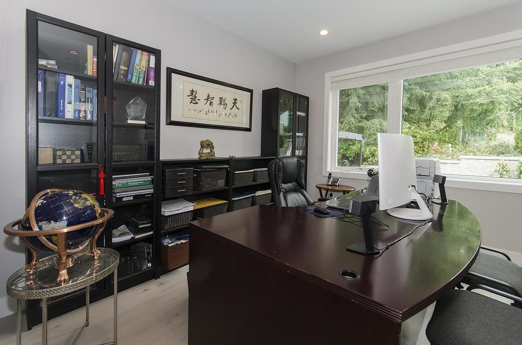 2010 Queens Avenue, West Vancouver, BC