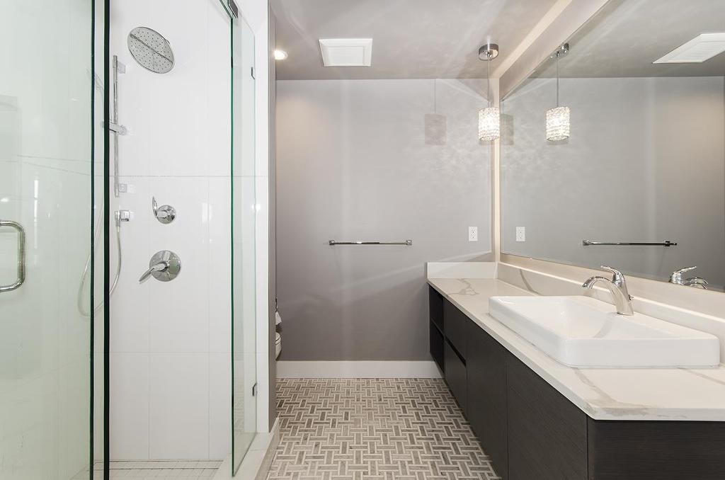 2010 Queens Avenue, West Vancouver, BC