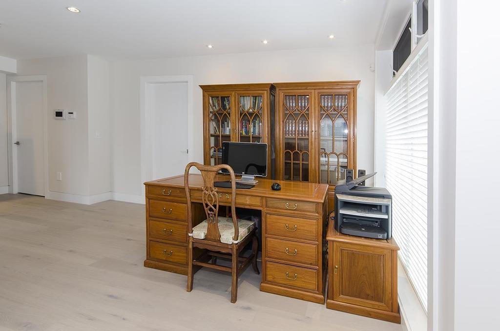 2010 Queens Avenue, West Vancouver, BC