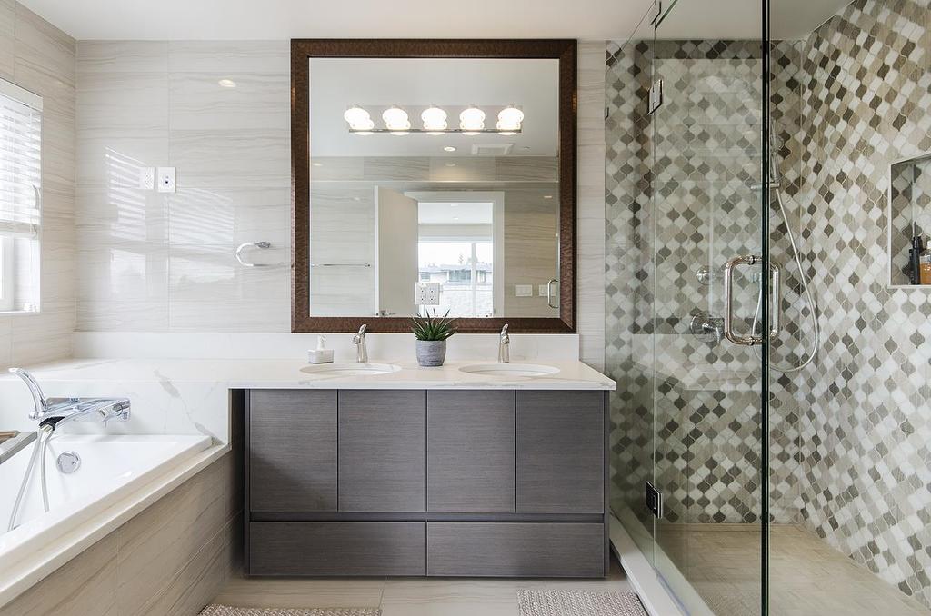 2010 Queens Avenue, West Vancouver, BC