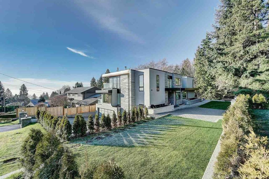 2010 Queens Avenue, West Vancouver, BC