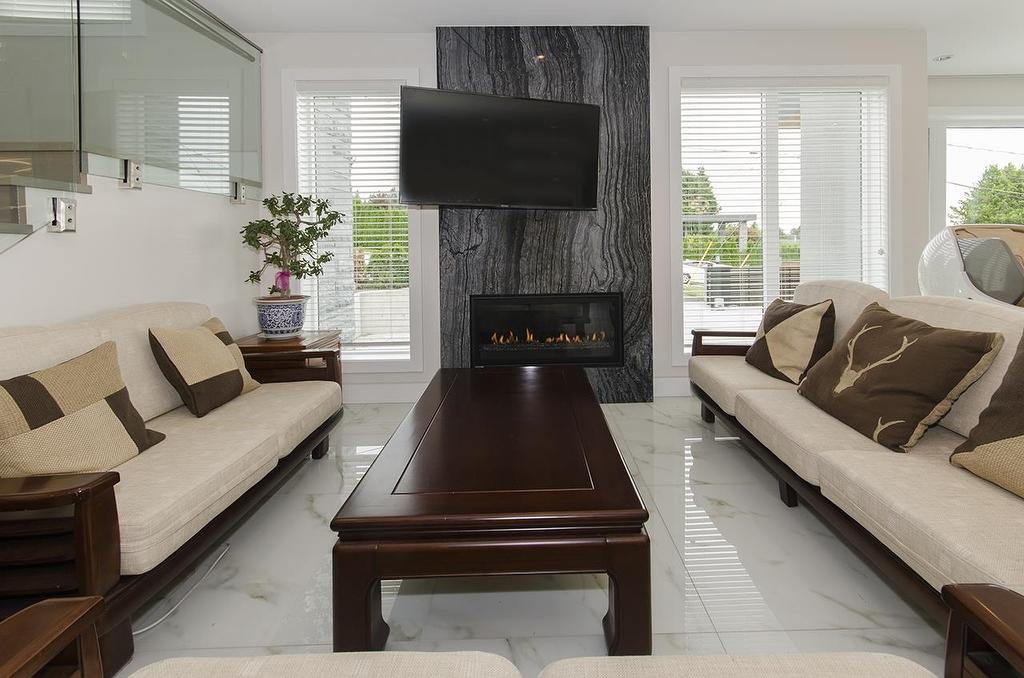 2010 Queens Avenue, West Vancouver, BC