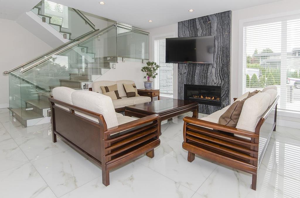 2010 Queens Avenue, West Vancouver, BC